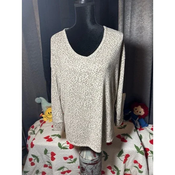 American Eagle Super Soft oversized leopard longsleeve - Picture 1 of 5